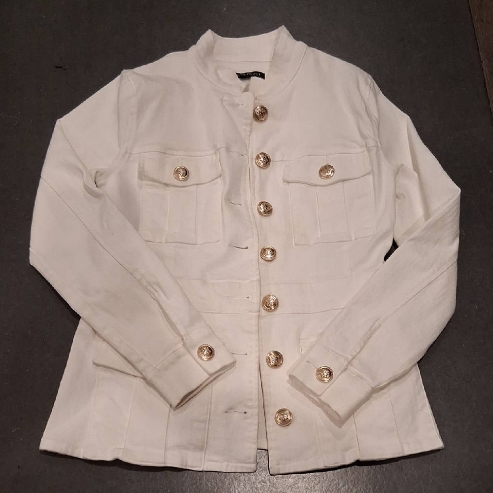 Chic White Blazer with Gold Accents